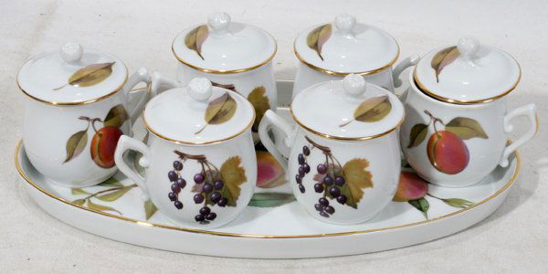 ROYAL WORCESTER "EVESHAM" POTS DE CRÈME 6, TRAY: ROYAL WORCESTER "EVESHAM" POTS DE CRÈME 6, AND TRAY:Oven proof. Fruit motif.