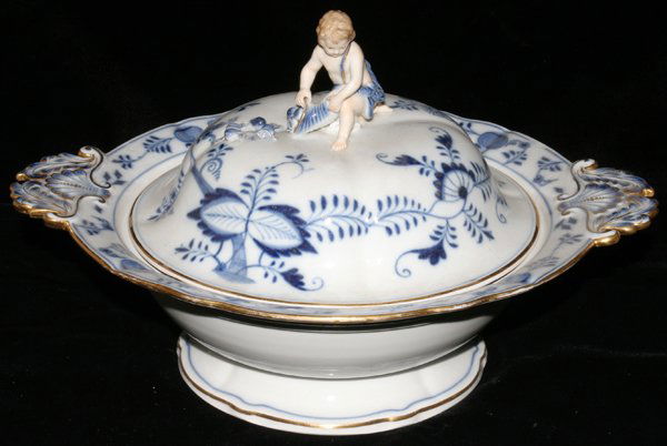 MEISSEN 'BLUE ONION' PORCELAIN COVERED DISH,: MEISSEN 'BLUE ONION' PORCELAIN COVERED DISH, DIA 13 1/2":Cupid finial, gilt edge. Impressed #22,13. Under glaze crossed swords mark. From the Estate of Arnold Hoffman, Grosse Pointe.