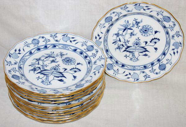 MEISSEN 'BLUE ONION' PORCELAIN DINNER PLATES: MEISSEN 'BLUE ONION' PORCELAIN DINNER PLATES WITH GOLD RIM (12), DIA 10":Scallop edge with fired gold. Under glaze crossed swords mark. From the Estate of Arnold Hoffman, Grosse Pointe.