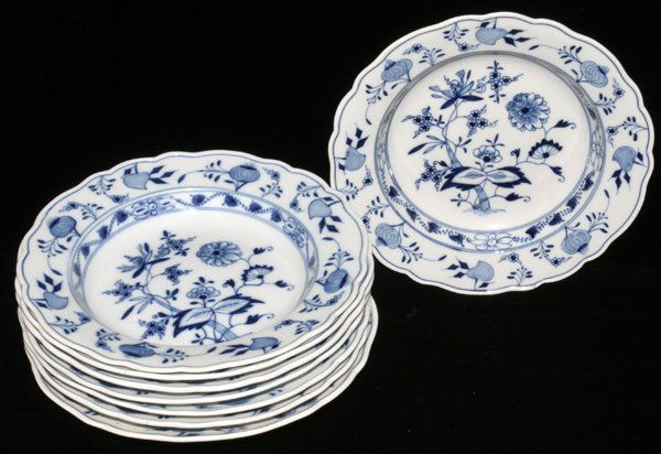 MEISSEN 'BLUE ONION' PORCELAIN BOWLS (8),: MEISSEN 'BLUE ONION' PORCELAIN BOWLS (8), DIA 7 3/4":Small soup, salad or dessert plates with scallop edge. From the Estate of Arnold Hoffman, Grosse Pointe.