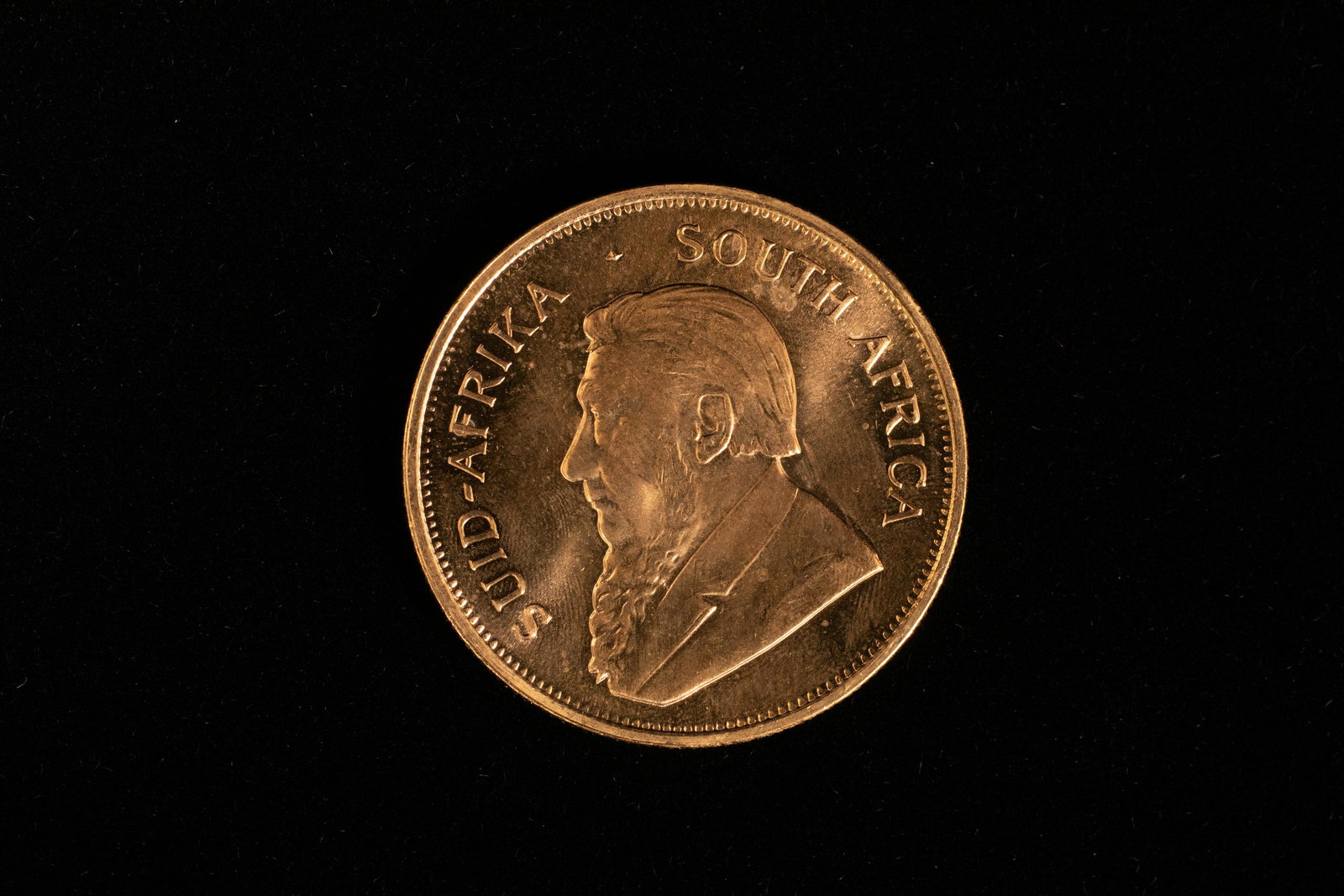 1 OZ. GOLD KRUGERRAND 1983: 1 OZ. GOLD KRUGERRAND 1983 Provenance: A Toledo, OH private collection.