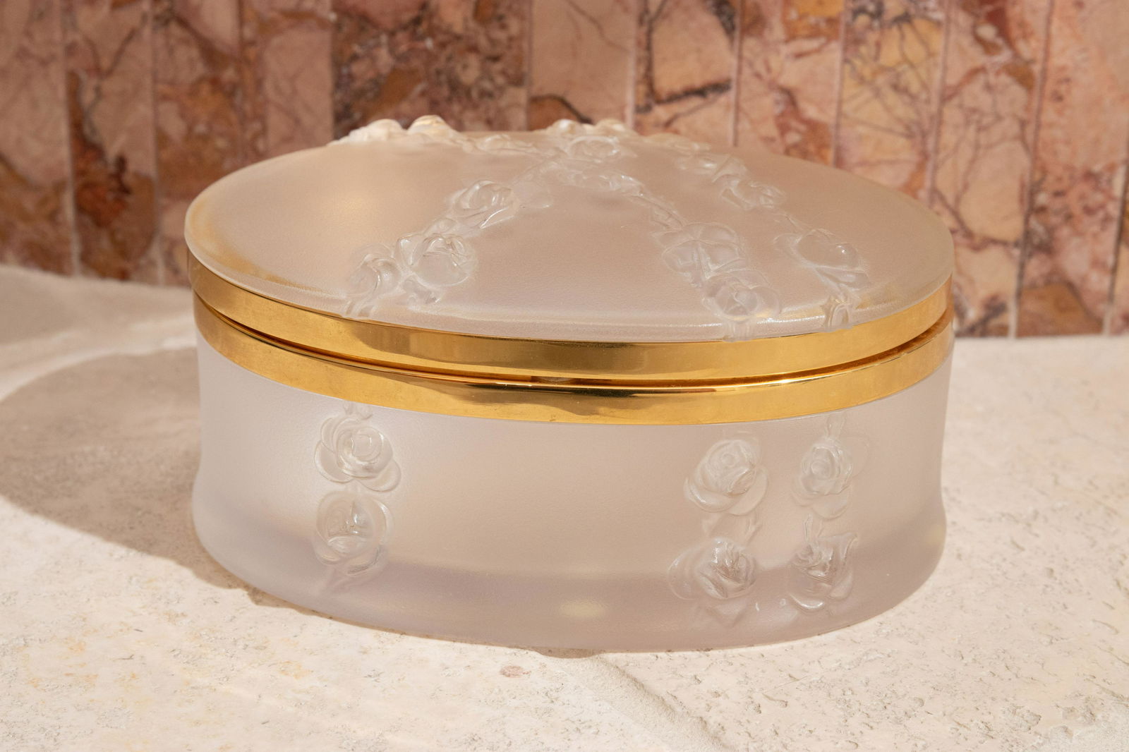 LALIQUE GLASS OVAL HINGED BOX, H 3", W 7" (ROSES) (1 of 1)