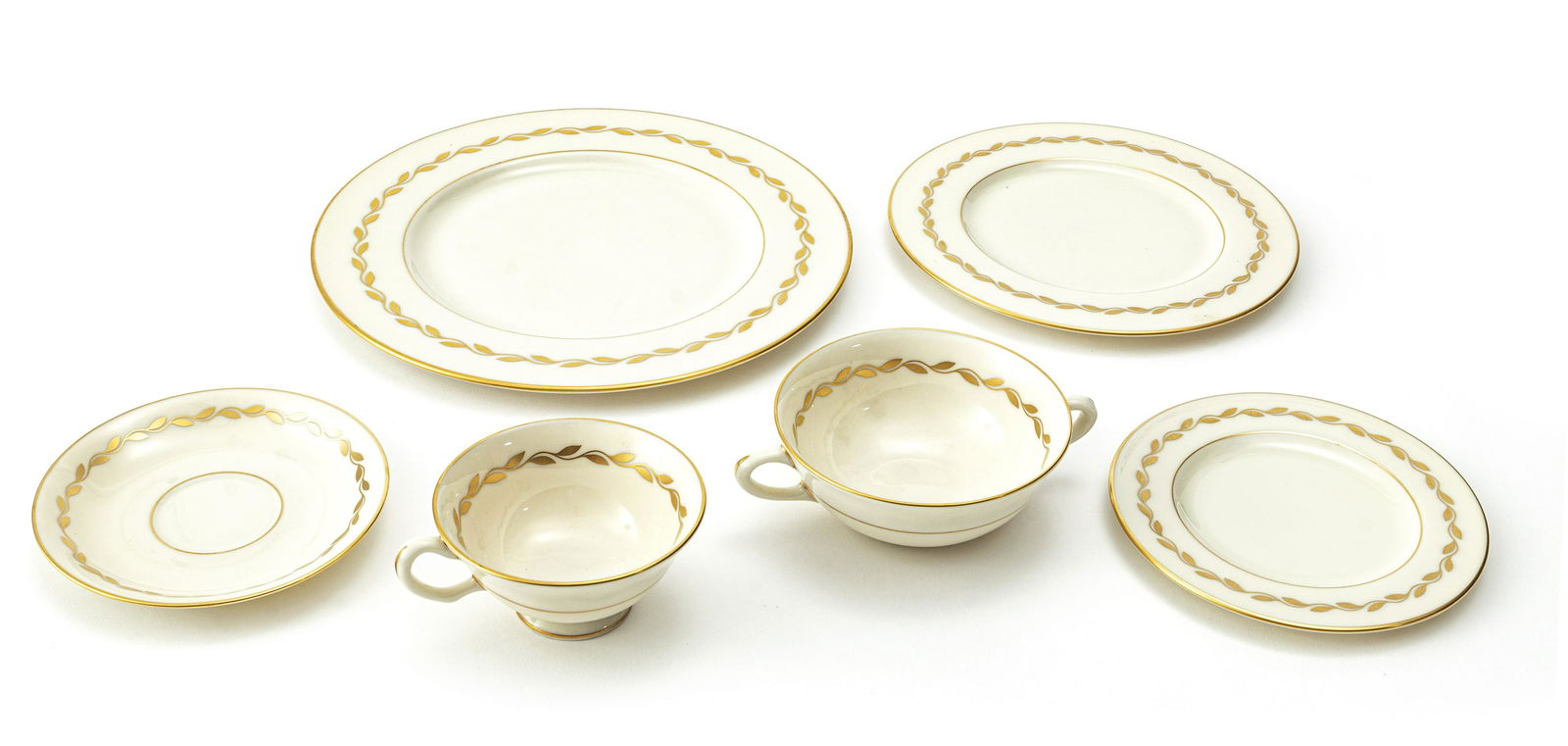 LENOX "GOLDEN WREATH" PATTERN PORCELAIN  BUFFET SERVICE (1 of 3)
