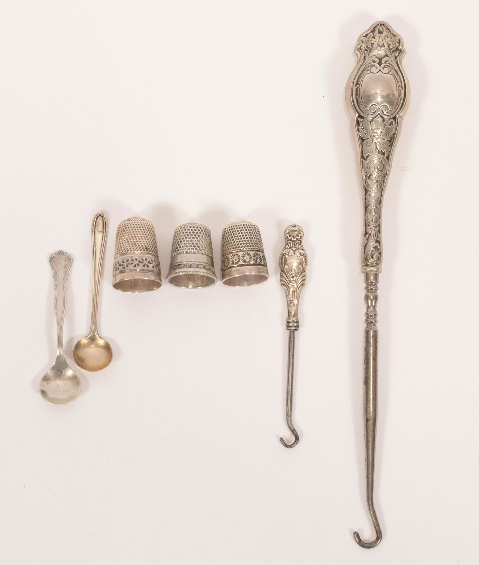 SILVER BUTTON  HOOKS AND THIMBLES 5 PCS (1 of 8)