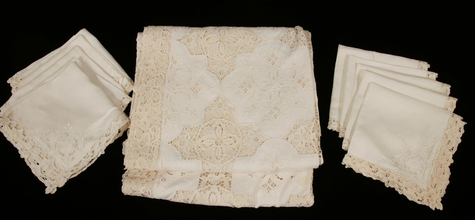 LINEN  EMBROIDERED TABLE CLOTH (1 of 4)
