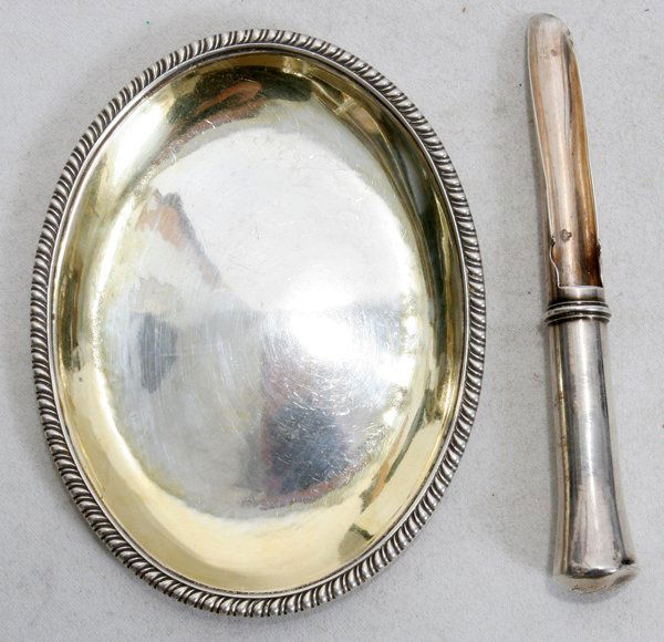 GEORGE III SILVER DISH & SCOOP C. 1810 L 4 1/2": GEORGE III SILVER DISH & SCOOP, C. 1810, L 4 1/2":Including 1 silver oval dish with gadrooned rim, gold wash at the well, hallmarks include a lion passant, crowned leopard, king's profile, date letter