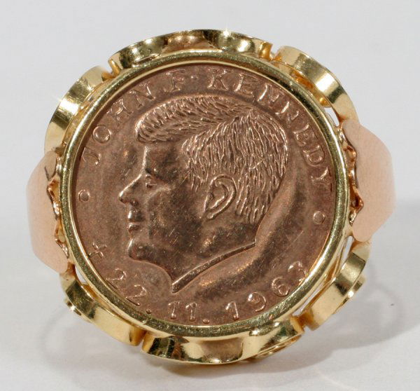 JOHN F. KENNEDY 1963 COIN SET IN A GOLD RING: JOHN F. KENNEDY 1963 COIN SET IN A 14KT GOLD RING: