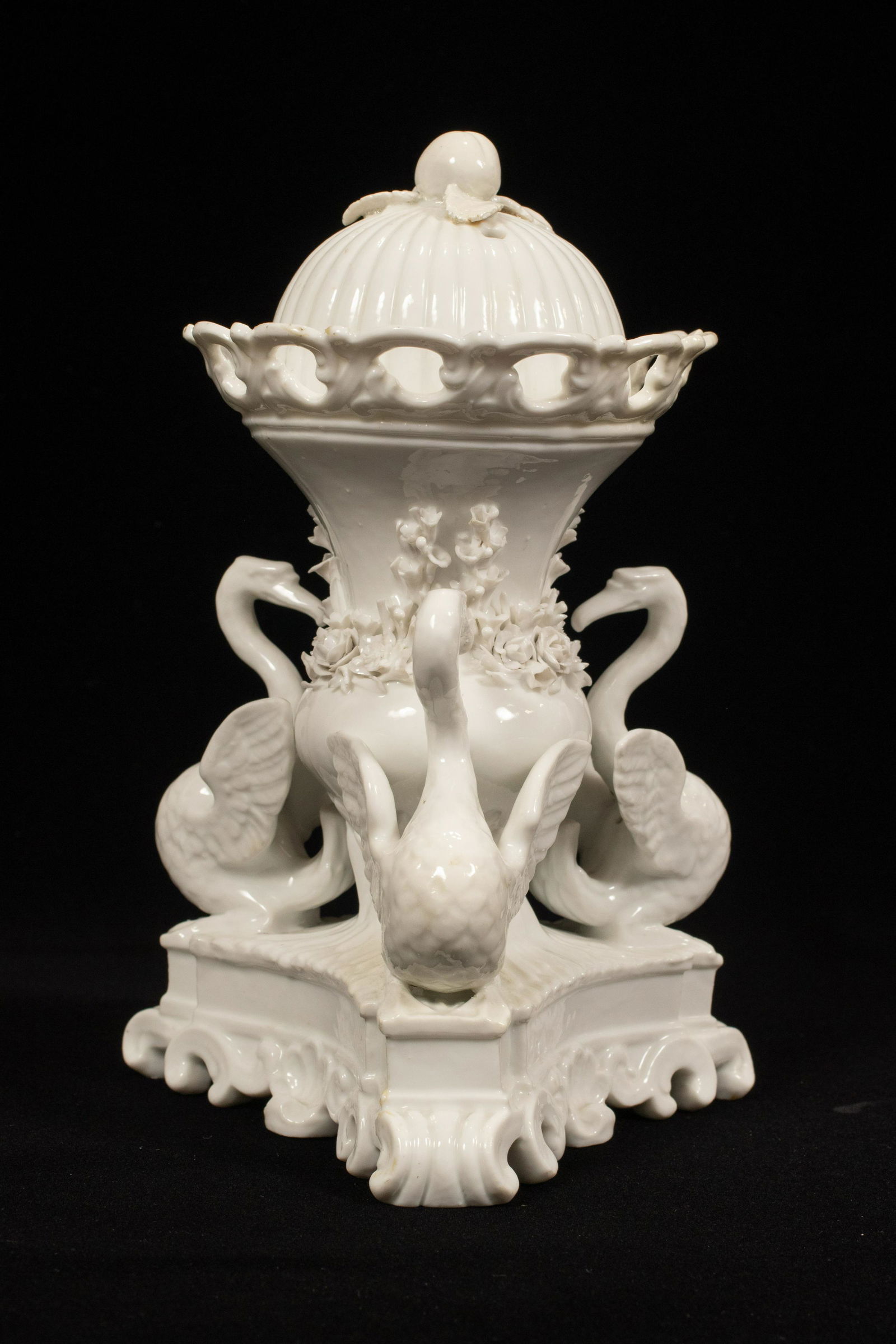 MEISSEN (CO.) PORCELAIN BLANC DE CHINE LIDDED DISH (1 of 9)