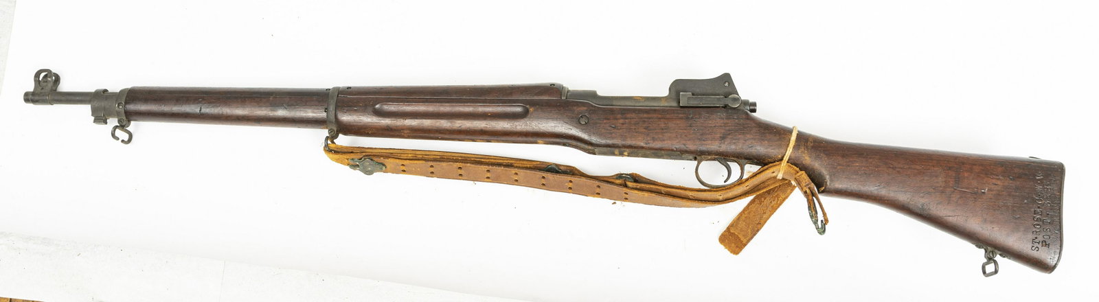 US M1917 ENFIELD BOLT ACTION RIFLE, EDDYSTONE: US M1917 ENFIELD BOLT ACTION RIFLE, EDDYSTONE, .30-06, 1917, L 26" (BARREL), SN 87966 Receiver stamped with a flaming bomb. Marked "U.S. Model of 1917 Eddystone". Serial number 87966 dates this firear