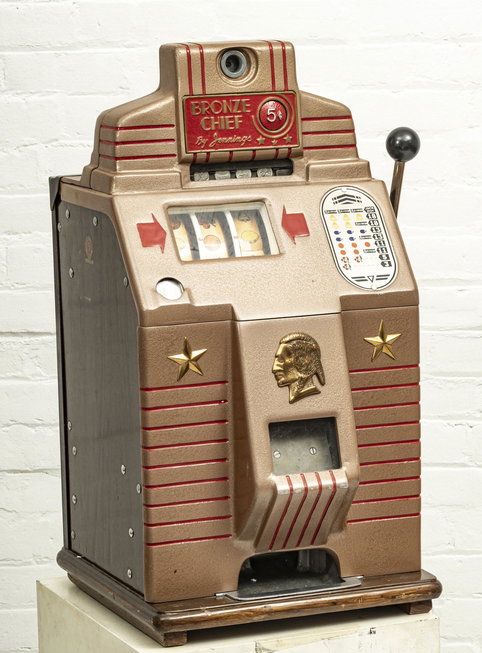JENNINGS BRONZE CHIEF FIVE CENT SLOT MACHINE (1 of 4)