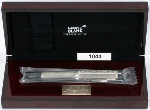 MONTBLANC L.E. 4810, STERLING FOUNTAIN PEN: MONTBLANC LIMITED EDITION 4810, LORENZO DE MEDICI, STERLING SILVER FOUNTAIN PEN, 1992, L 5 1/2":Montblanc Lorenzo De'Medici Limited Edition #1044/4810, fountain pen; having an engraved Sterling silver