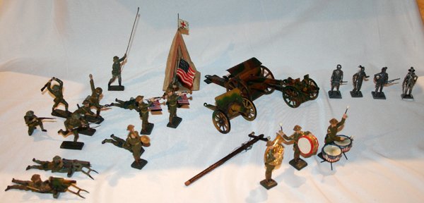 GERMAN MADE COMP TOY SOLDIERS & LEAD/PEWTER: GERMAN MADE COMPOSITION TOY SOLDIERS AND LEAD/PEWTER MACKINAC FIGURES, 120 PCS.:consisting Lineol post WWI, German made composition toy soldiers including aid station figures with tent, U.S. flag bear