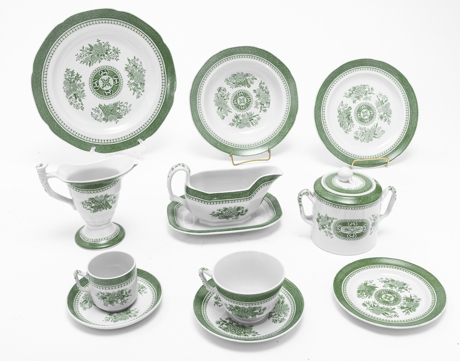 SPODE 'FITZHUGH GREEN' IRONSTONE DINNER SERVICE: SPODE 'FITZHUGH GREEN' IRONSTONE DINNER SERVICE, 119 PCSA 119-piece collection of Spode 'Fitzhugh' dinner service. Includes 24 dinner plates (DIA 10.25"), 24 salad plates (DIA 8"), 12 rim soup bowls, 