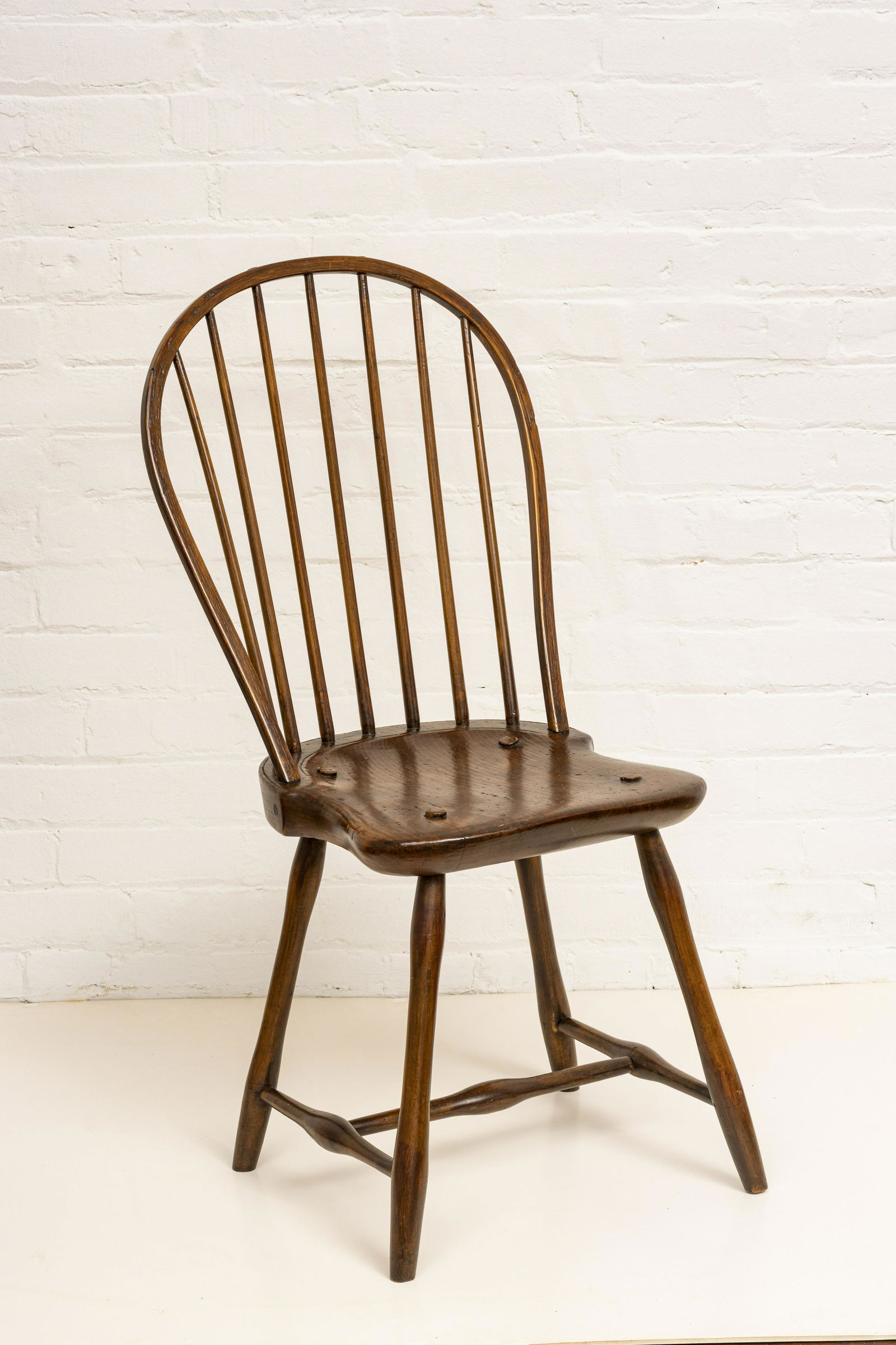 ANTIQUE PINE WINDSOR SIDE CHAIR, H 29", W 18" (1 of 2)