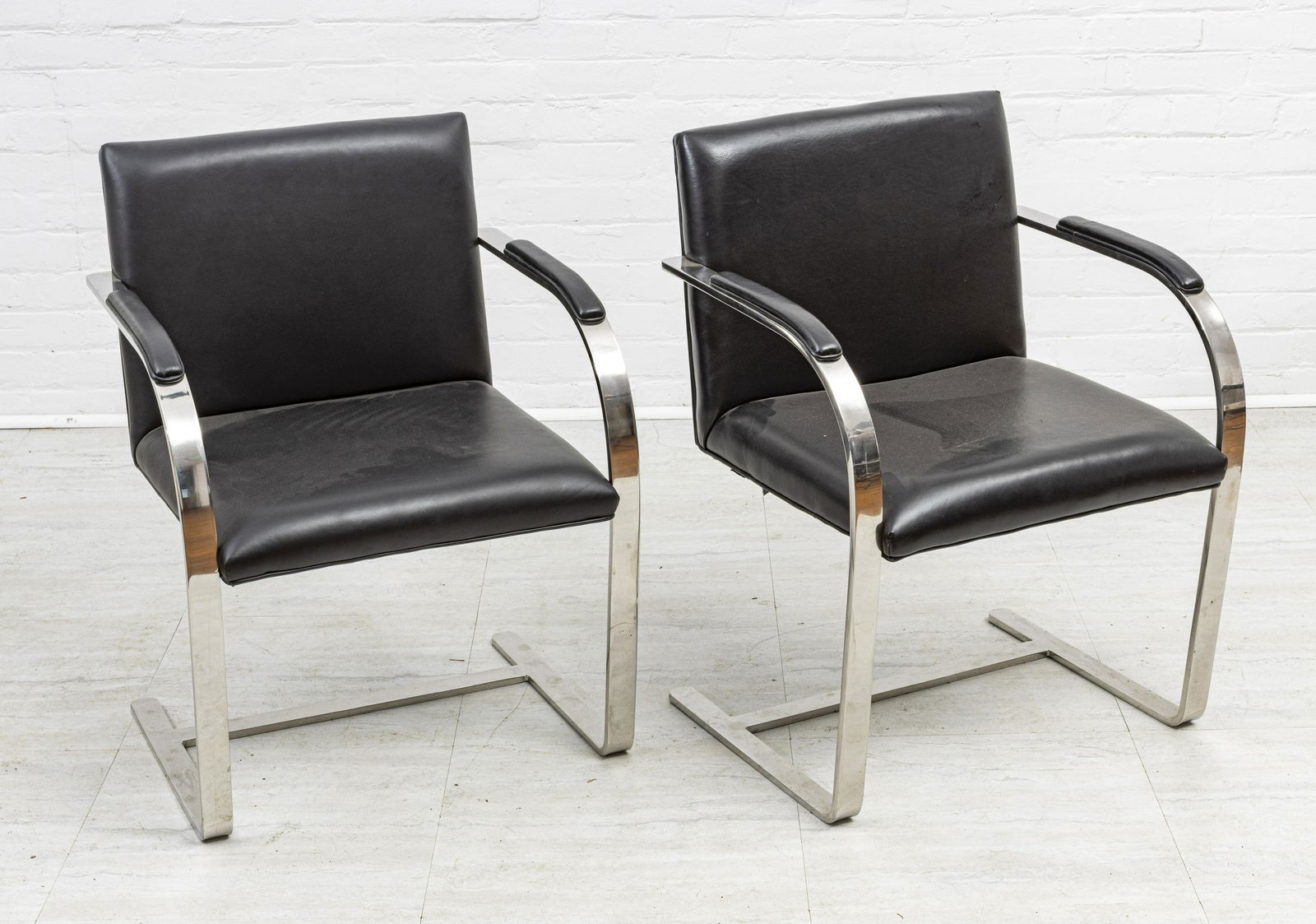 BRNO-STYLE FLAT BAR CHROME AND LEATHER ARMCHAIRS (1 of 2)