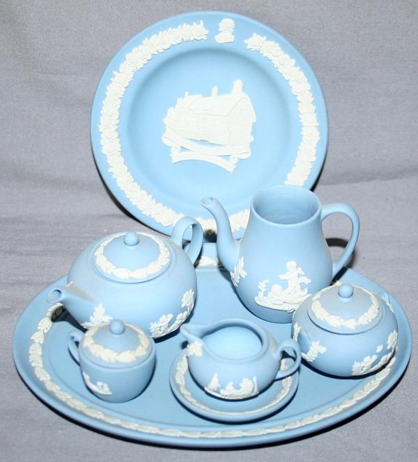 MINI WEDGWOOD BLUE PORCELAIN TEA SET, TRAY,DISH: MINIATURE WEDGWOOD BLUE PORCELAIN TEA SET, TRAY +DISH, 8 PCS.:includes a miniature oval under tray, 7" x 5", miniature, teapot, coffee pot with lids, covered sugar, creamer, one teacup plus one small