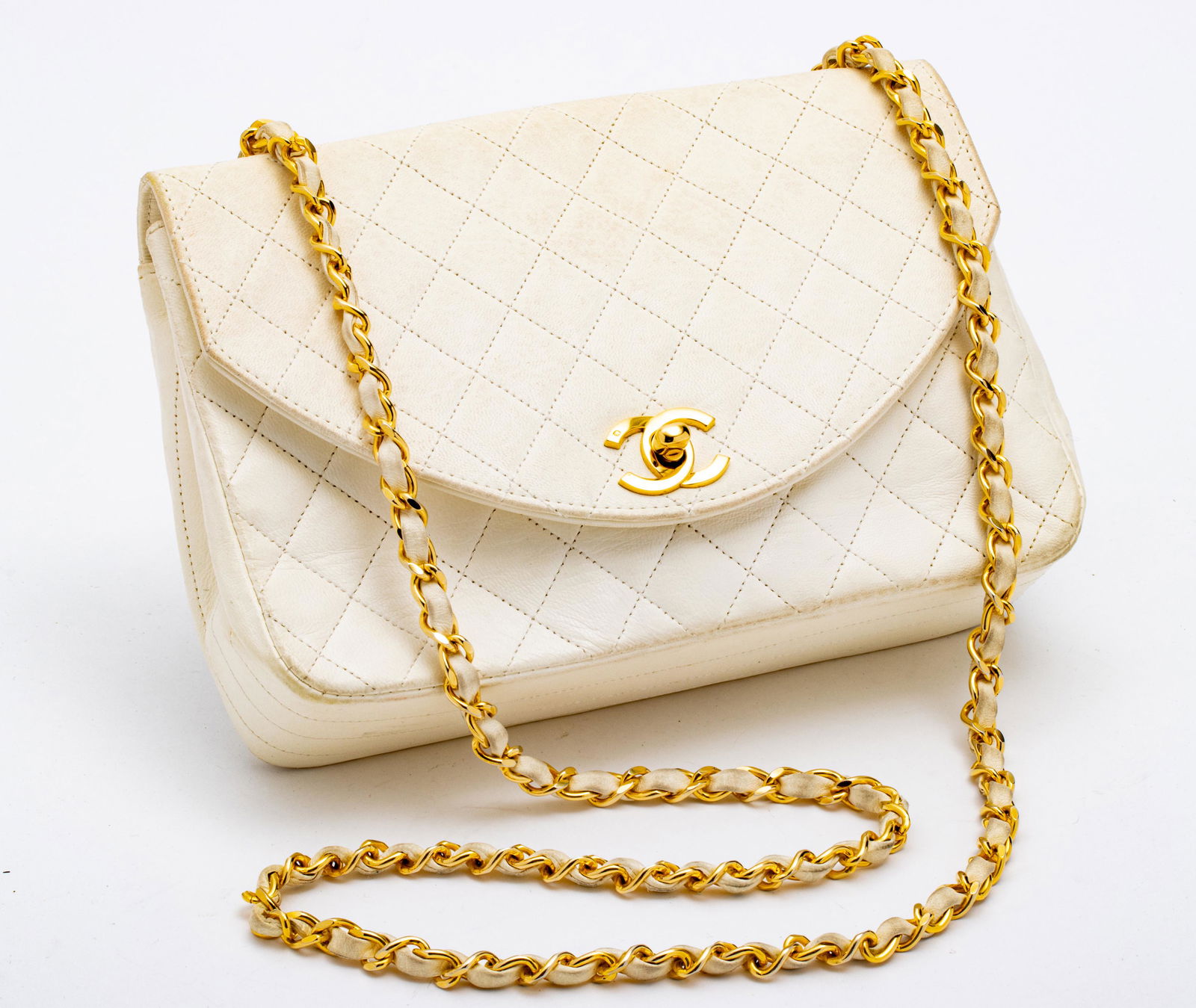 CHANEL QUILTED WHITE LEATHER HANDBAG, H 6", W 9" (1 of 4)