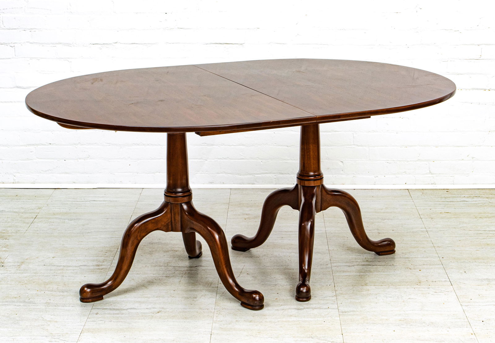 HENKEL HARRIS MAHOGANY DINING TABLE & CHAIRS, 9 PCS (1 of 6)