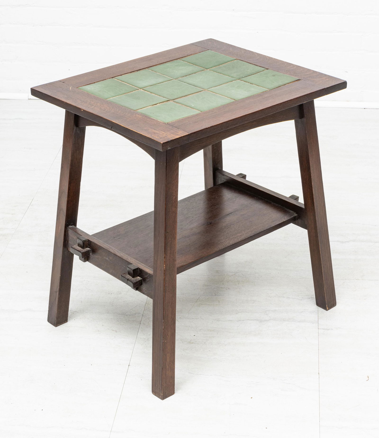 ARTS & CRAFTS STYLE OAK & GREEN TILE SIDE TABLE (1 of 4)
