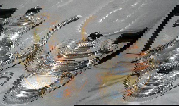 VINERS OF SHEFFIELD PLATE COFFEE & TEA SET, : VINERS OF SHEFFIELD SILVER PLATE COFFEE & TEA SET, FOUR PIECES, H 3 1/2" - 8 1/2":Including 1 creamer, 1 covered sugar, 1 tea pot and 1 coffee pot, both with black celluloid handles. All stamped with