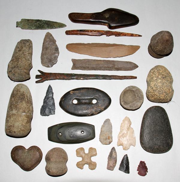 111354 NATIVE AMERICAN INDIAN ARROWHEADS & TOOLS, 24