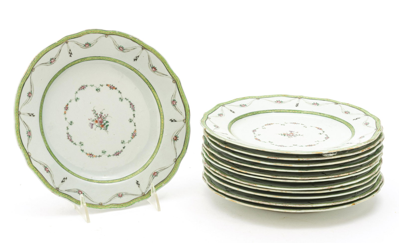 CHINESE EXPORT PORCELAIN PLATES, 18TH C, 12 PCS, DIA 9": CHINESE EXPORT PORCELAIN PLATES, 18TH C, 12 PCS, DIA 9" A matched set of twelve 18th century Chinese export porcelain plates. Each offers a mint green border with delicate hand-painted floral motifs.