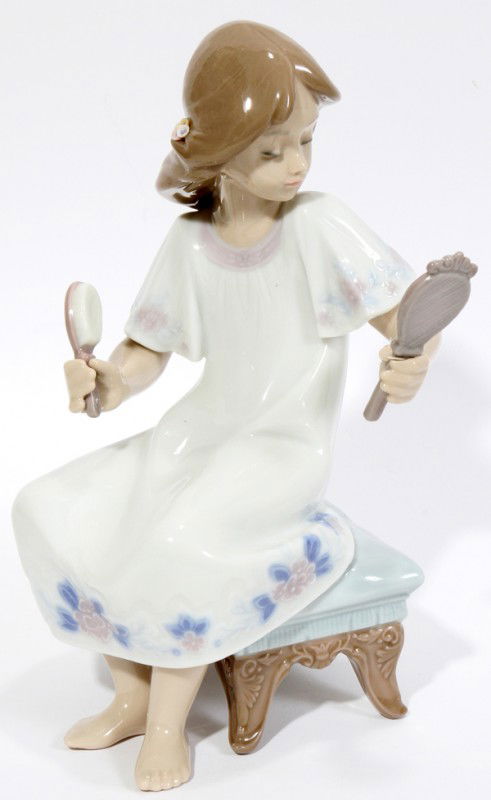 LLADRO FIGURE " I FEEL PRETTY" #5678, H 6 1/2": LLADRO FIGURE " I FEEL PRETTY" #5678, H 6 1/2":Girl on vanity stool with hand mirror.