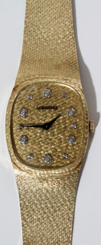 LONGINES 14KT GOLD & DIAMOND GENTLEMAN'S WATCH: LONGINES 14KT GOLD & DIAMOND GENTLEMAN'S WATCH:Tight mesh weave design on band. Six diamonds on face with a gold background.
