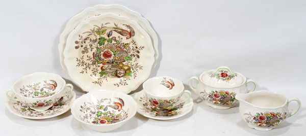 ROYAL DOULTON PORCELAIN DINNER SERVICE, 37 PCS: ROYAL DOULTON PORCELAIN DINNER SERVICE, 37 PIECES:Including 2 dinner plates, 9 1/2" dia., 5 luncheon plates, 8 3/4" dia., 4 cream soups, 6 cream soup saucers, 4 tea cups with saucers, 6 fruit bowls, 1