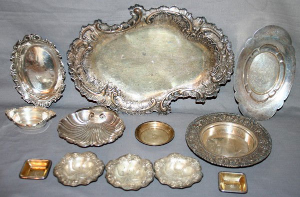AMERICAN STERLING SILVER, TRAYS, DISHES, 13 PCS: AMERICAN STERLING SILVER, TRAYS, DISHES, INCL. GORHAM AND WALLACE; 13 PCS., L 2" - 12":includes six nut dishes, two oval trays, one larger oval shape tray with scalloped rim of acanthus leaf design; o