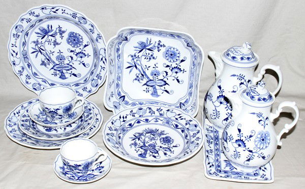 CZECHOSLOVAKIAN 'BLUE ONION' PORCELAIN DINNER: CZECHOSLOVAKIAN 'BLUE ONION' PORCELAIN DINNER SET, 50 PCS. ALSO LINENS:Includes 12 plates, Dia 9 1/2"; 6 plates, Dia 7"; 6 tea cups; 6 saucers; 6 coffee cups; 6 saucers; 2 coffee mugs; tray 12" x 6";