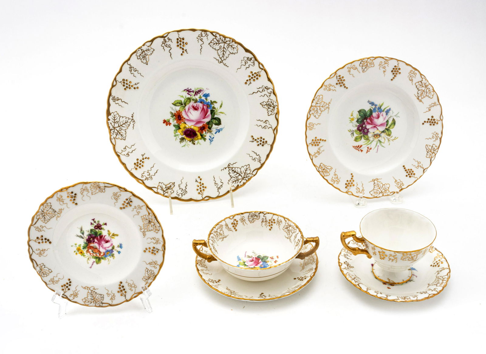 ROYAL CROWN DERBY PORCELAIN DINNER SET, 84 PCS. "VINE" (1 of 2)