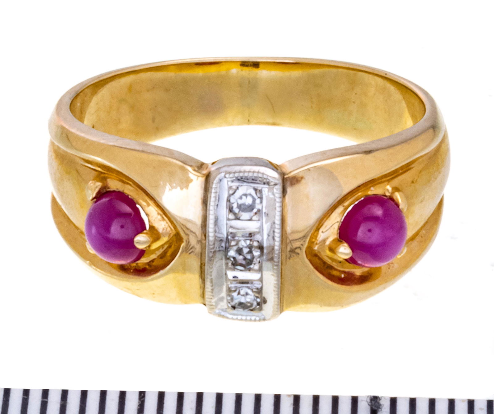 RUBY CABOCHON AND GOLD RING C 1980 SIZE 7 3/4 (1 of 2)