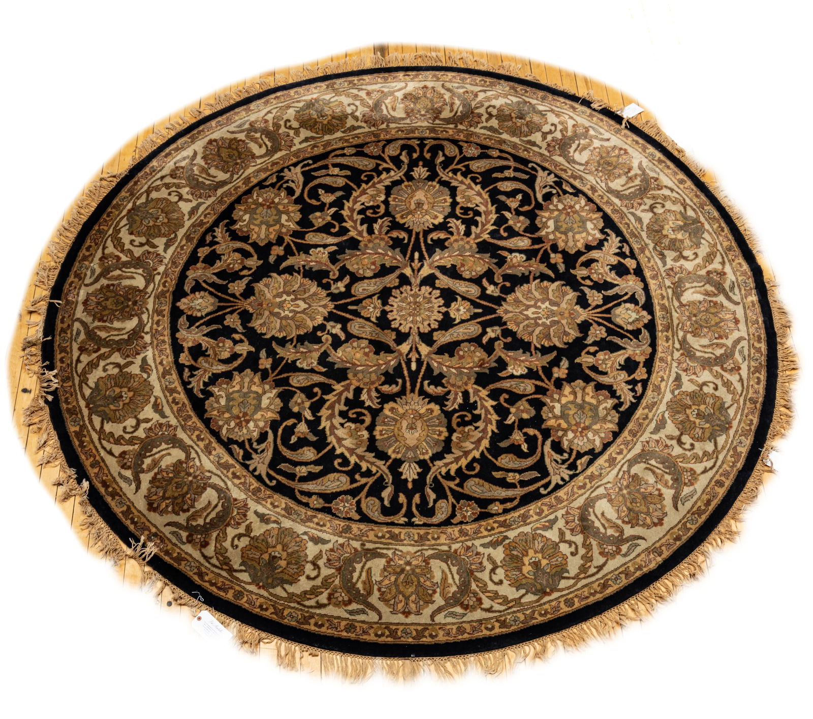 ROUND AREA RUG DIA 8' (1 of 2)