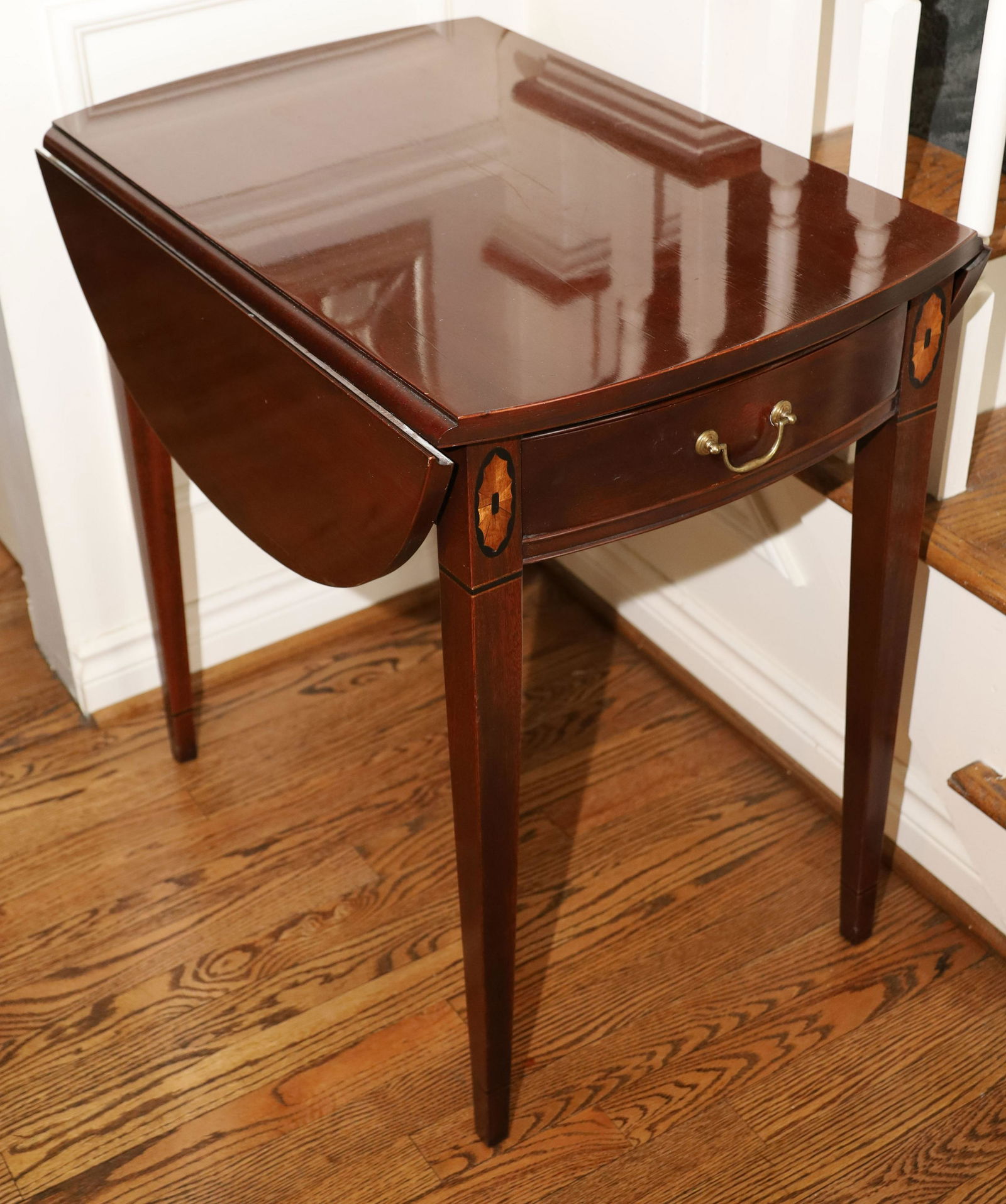 HICKORY CHAIR  PEMBROKE MAHOGANY DROP LEAF TABLE H 28" W 19" D 28" (1 of 3)