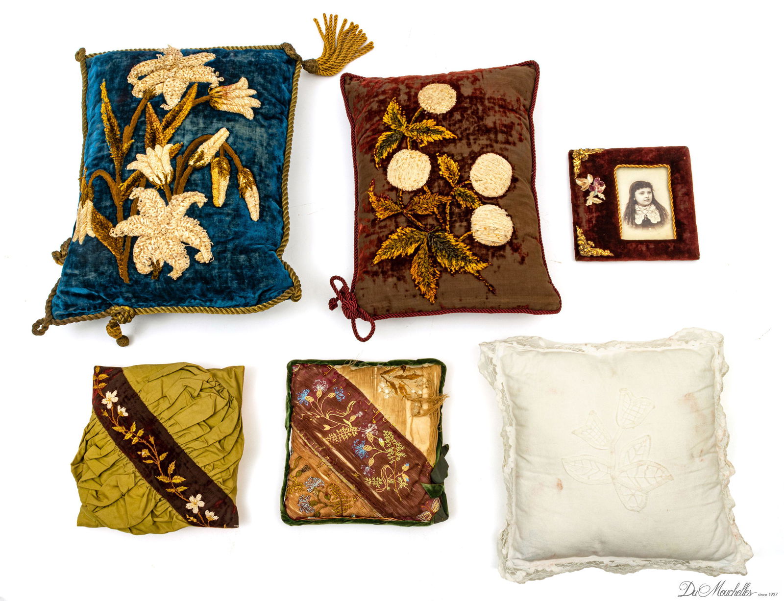 DECORATIVE VINTAGE PILLOWS + FRAME 5 PCS. (1 of 3)
