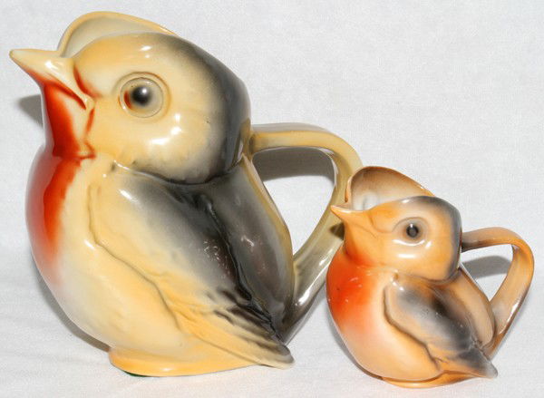 ROYAL BAYREUTH ROBIN PORCELAIN PITCHERS, C 1900: ROYAL BAYREUTH ROBIN PORCELAIN PITCHERS, C 1900, TWO:Larger pitcher H 6 1/2", L 6 3/4", marked blue. Creamer H 4", L 4", marked blue.