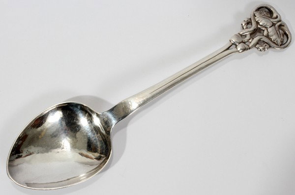 GEORG JENSEN STERLING SILVER SERVING SPOON, : GEORG JENSEN STERLING SILVER SERVING SPOON, 1915-1927 MARK, W 2 1/2", L 10":4.11 troy ozs. by electronic balance; pierced scrolling vine and leaf motif at tip of handle.