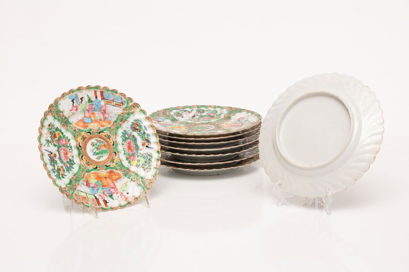 CHINESE ROSE MEDALLION PORCELAIN PLATE SET, C 1900, 9 PCS. DIA 8.5" (1 of 1)