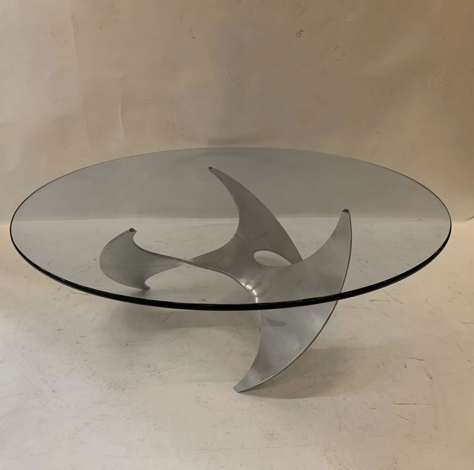 ALUMINUM & GLASS PROPELLER COFFEE TABLE, H 15.5", DIA 44" (1 of 5)