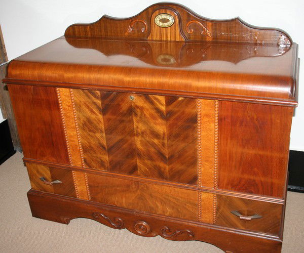 Honor Bilt Cedar Chest H 27
