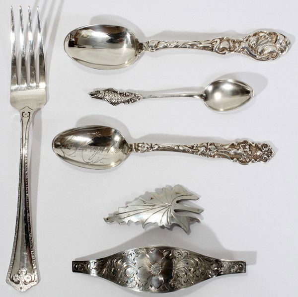 ART NOUVEAU/ARTS & CRAFTS STERLING FLATWARE (4): ART NOUVEAU/ARTS & CRAFTS STERLING FLATWARE (4), INCLUDING UNGER BROS., & SILVER PINS (2):Sterling silver flatware by Wallace Silversmiths includes 1 "Carmel" pattern fork, L.7", and 1 "Irian" pattern