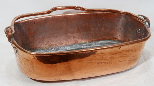 HAND MADE COPPER DOVETAILED FISH BOILER, H 6",: HAND MADE COPPER DOVETAILED FISH BOILER, H 6", W 11", L 20":With rivets, swing handle. From the estate of Richard White, Grosse Ile, Mi.