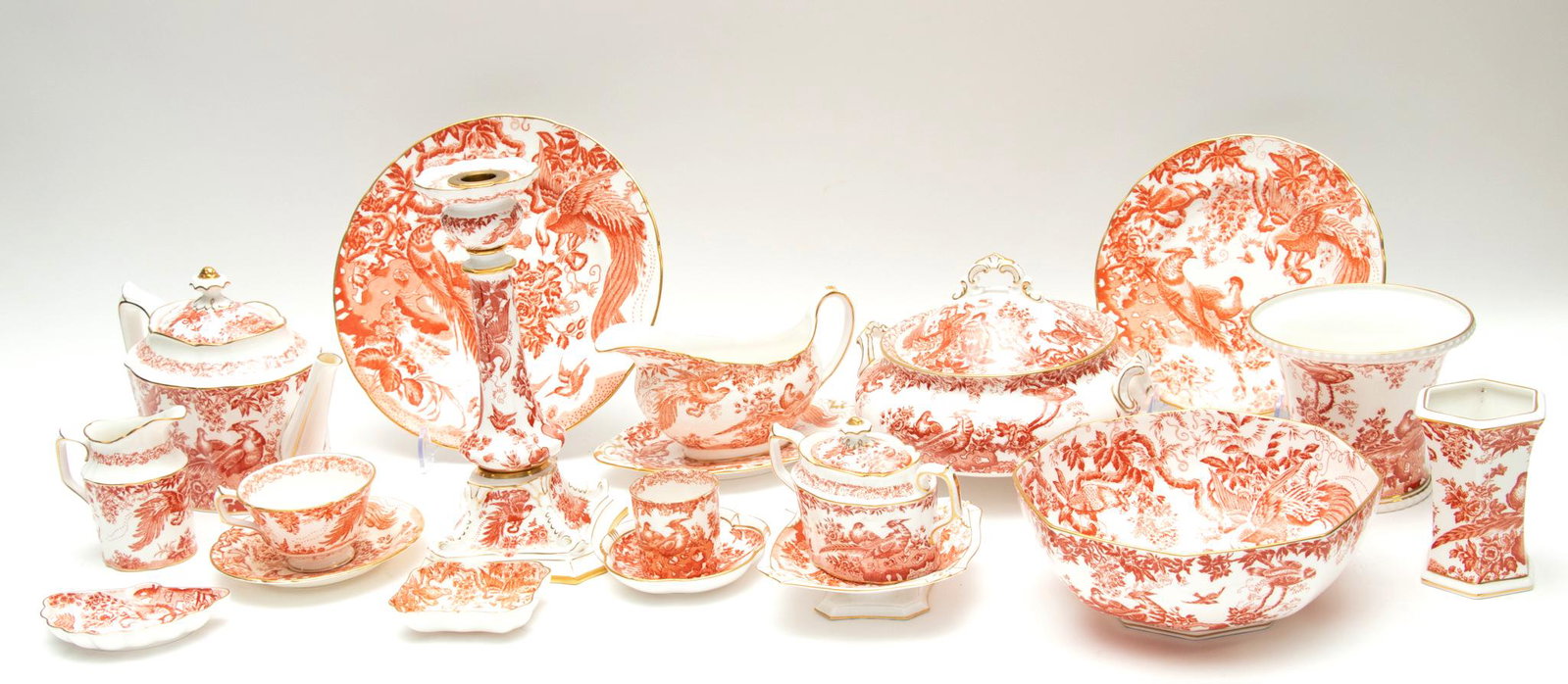 ROYAL CROWN DERBY DINNER SET, "RED AVES", 84 PCS. SERVICE FOR 12: ROYAL CROWN DERBY DINNER SET, "RED AVES", 84 PCS. SERVICE FOR 12 12 dinner plates 10 1/2", 12 salad plates 8 1/2", 12 bread plates 6", 13 cups, 14 saucers, 1 covered vegetable 8", 1 open vegetable 9" 