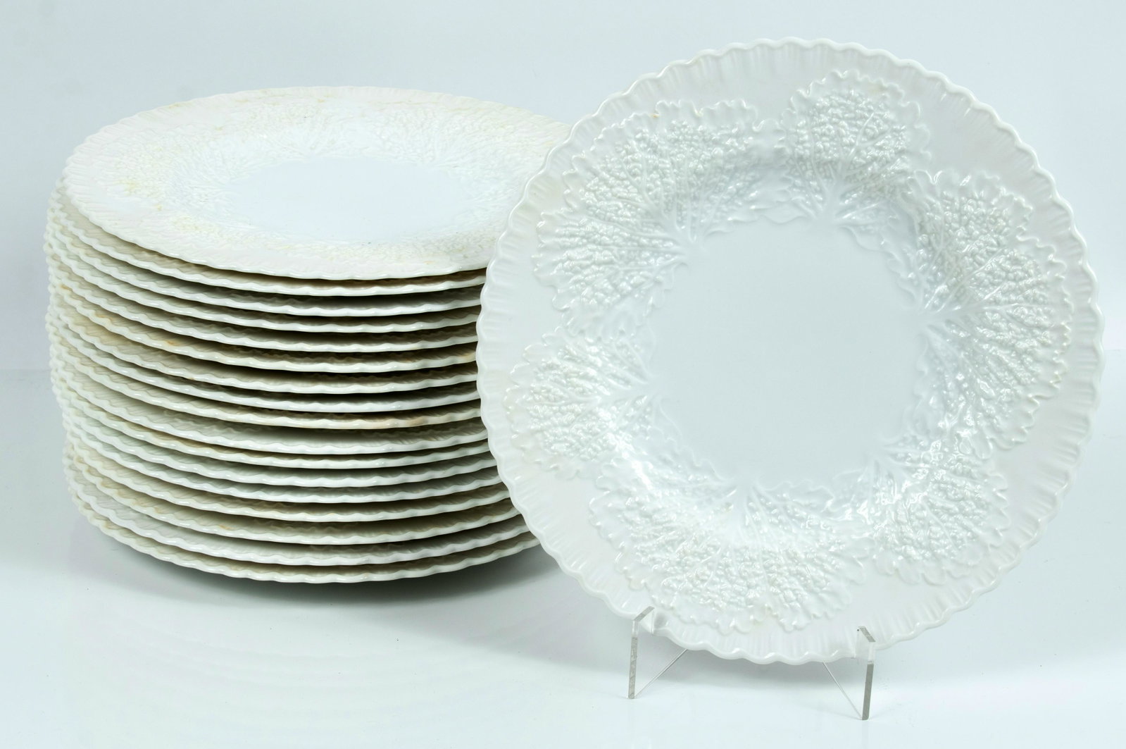 SPODE COPELANDS CHINA, ENGLAND, DINNER PLATES, SAVOY WHITE SET OF 18 DIA 10 1/2": SPODE COPELANDS CHINA, ENGLAND, DINNER PLATES, SAVOY WHITE SET OF 18 DIA 10 1/2" Raised fern design, scallop edge.