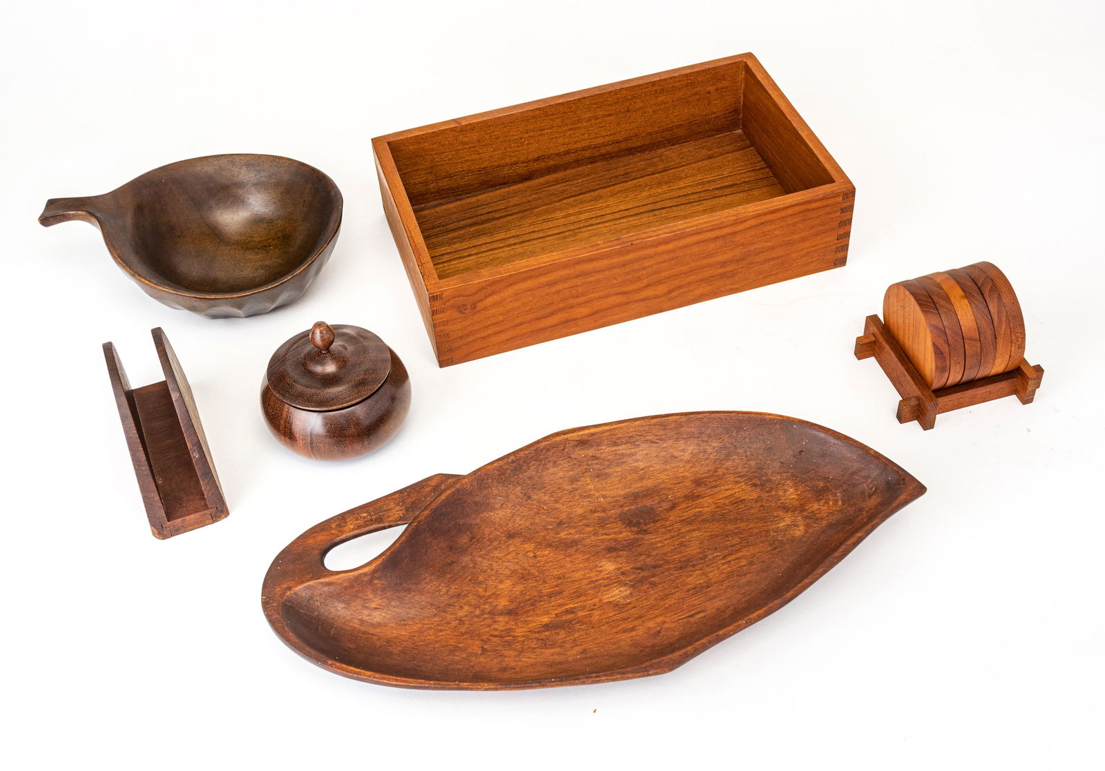 TEAKWOOD TABLE ACCESSORIES, 14 PCS.: TEAKWOOD TABLE ACCESSORIES, 14 PCS. Plates, coasters, bowls, containers, wood fruit, boxes, centerpieces.