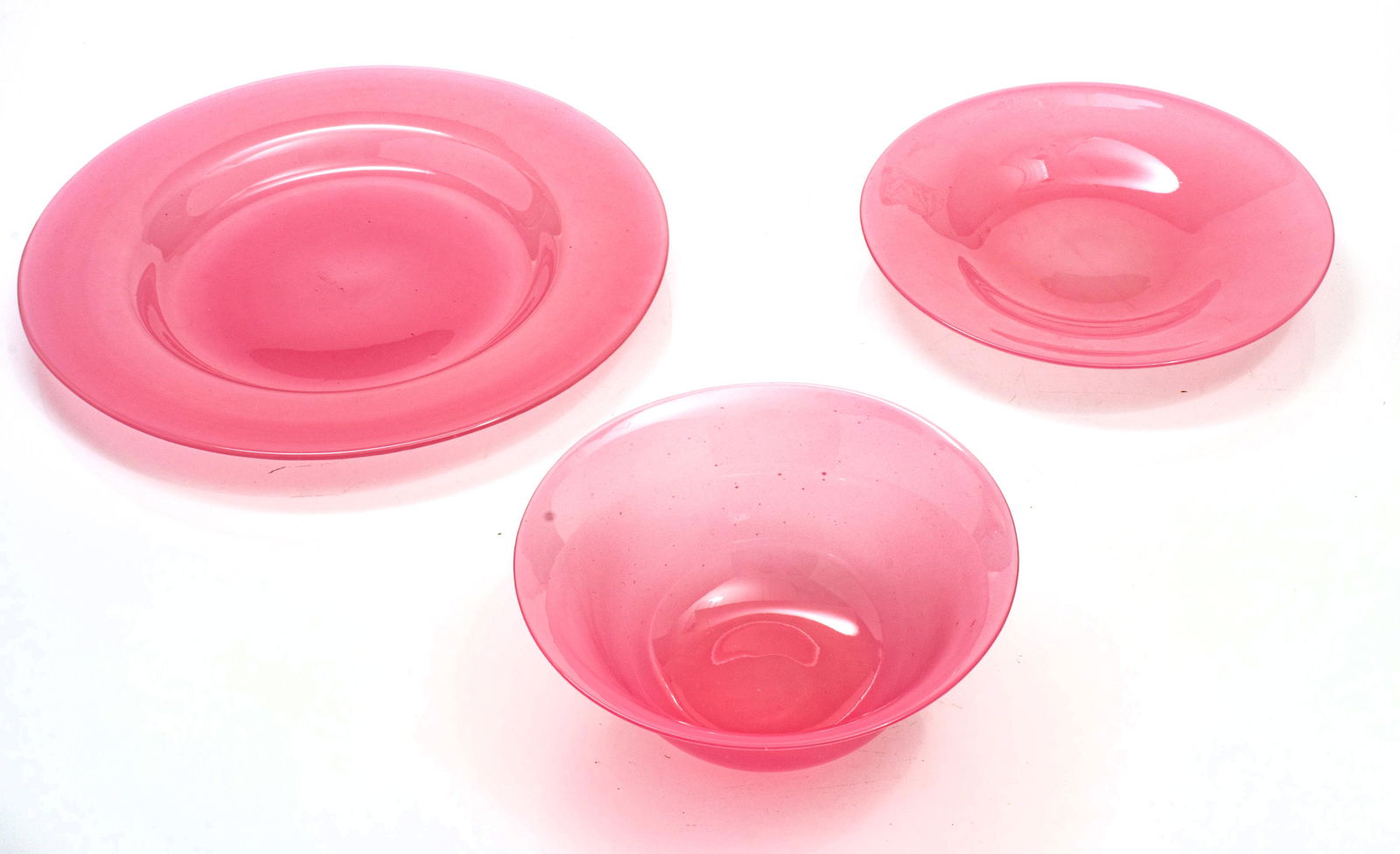 STEUBEN ROSALINE GLASS PLATES AND BOWL, 3 PCS. DIA 5.25"-8.5" (1 of 2)