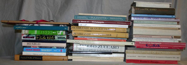 VARIOUS FINE ART BOOKS, SUBJECTS PICASSO, KAHLO: VARIOUS FINE ART BOOKS, SUBJECTS INCLUDE PICASSO, KAHLO, RIVERA & REMBRANDT, 45:Grouping of books including 21 Picasso books: "the sculpture of Picasso", "Picasso the printmaker", "life with Picasso" 