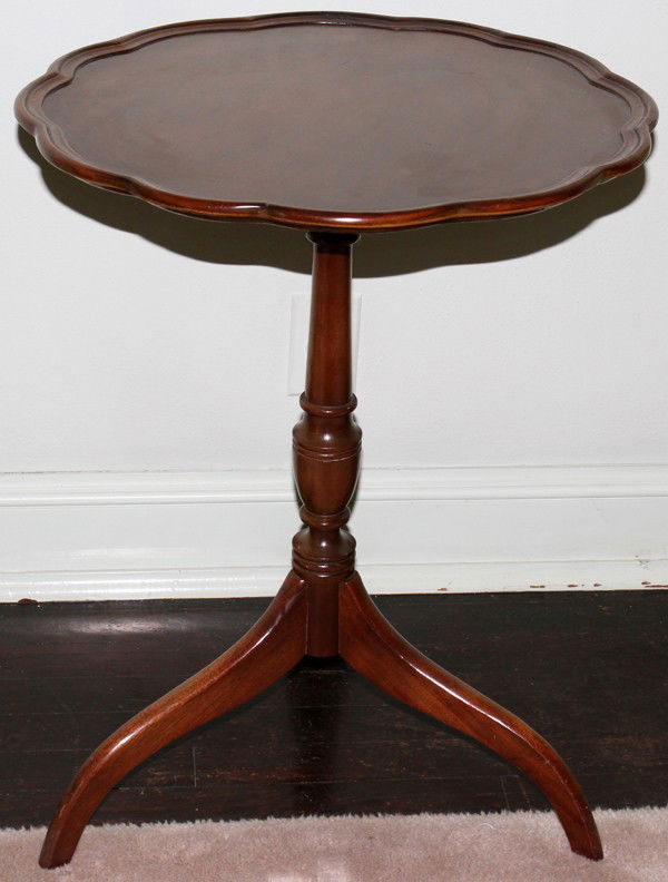 MAHOGANY PEDESTAL TABLE C. 1940, H 26", DIA 20": MAHOGANY PEDESTAL TABLE, C. 1940, H 26", DIA 20":A round top with scalloped edge raised on an urn-form standard ending in three legs.