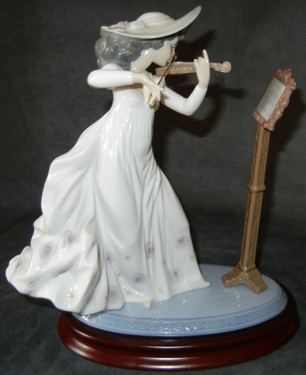 LLADRO PORCELAIN FIGURE 'SWEET SYMPHONY', : LLADRO PORCELAIN FIGURE 'SWEET SYMPHONY', H 9 1/4":Girl playing violin. Does not include box.